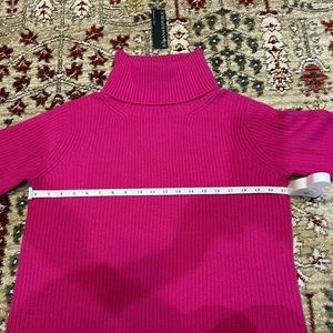 100% Cashmere sweater from Banana Republic’s. New with tag.